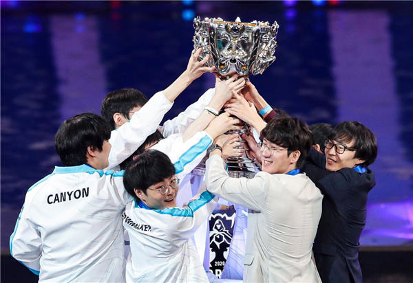 最佳亮点： Eternal Fire 和 Falcons 在 BLAST Bounty Spring 2025：封闭资格赛的对决