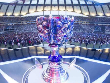 伞皇谈Knight取关BLG：我房管说是假的 本来就没关注过！