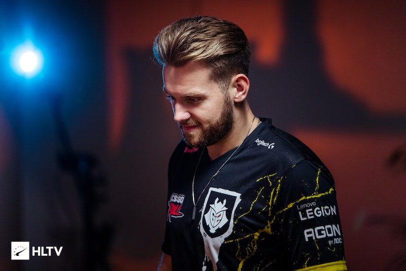 RA发文为Xiaohao庆生：祝愿你今后的每一岁好花常有，好梦长留