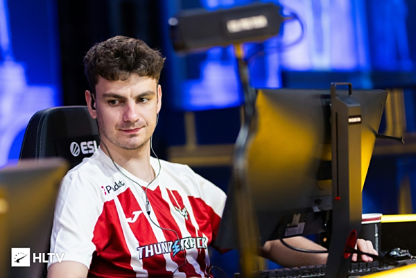 从去年夏季赛至今EDG已经收获十三连败