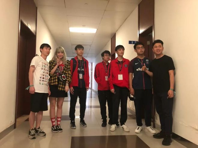 不直