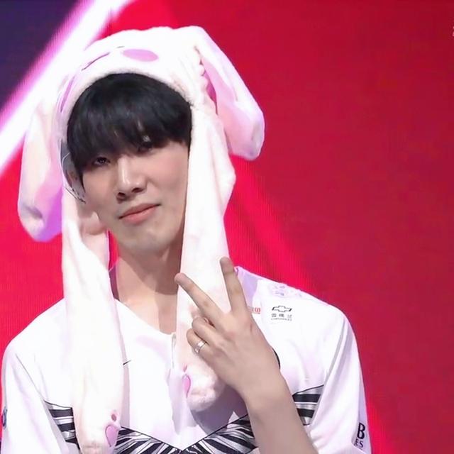 Hunter ： 我们没有像 NiKo 或 m0NESY 这样的明星选手，所以我们需要团结作战。